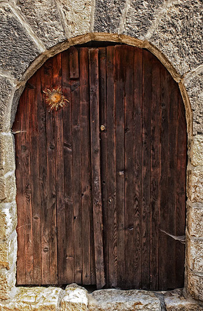 Cevennes door