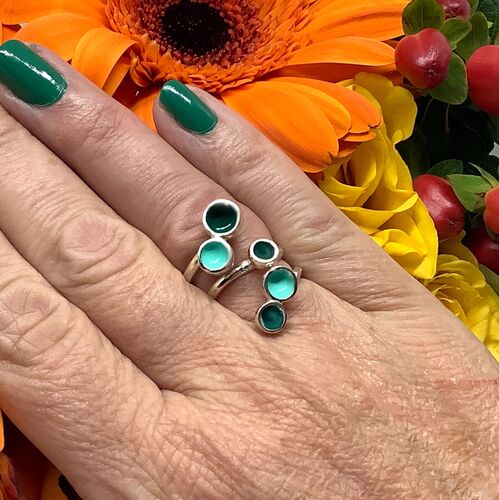Sterling silver dark green and viridian enamel adjustable ring .