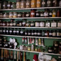 Varnish and finishing cabinet