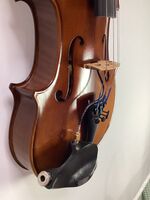 N  Electro acoustic chinrest system