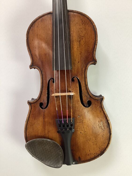 R22 German violin front