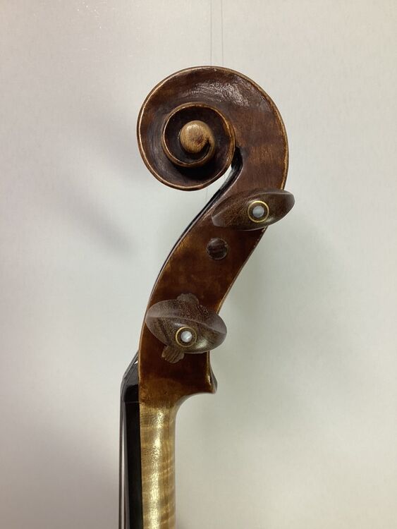 R24 French Remy violin scroll side