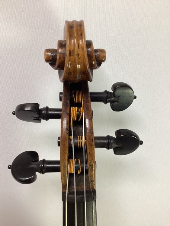 R25 English baroque pegbox