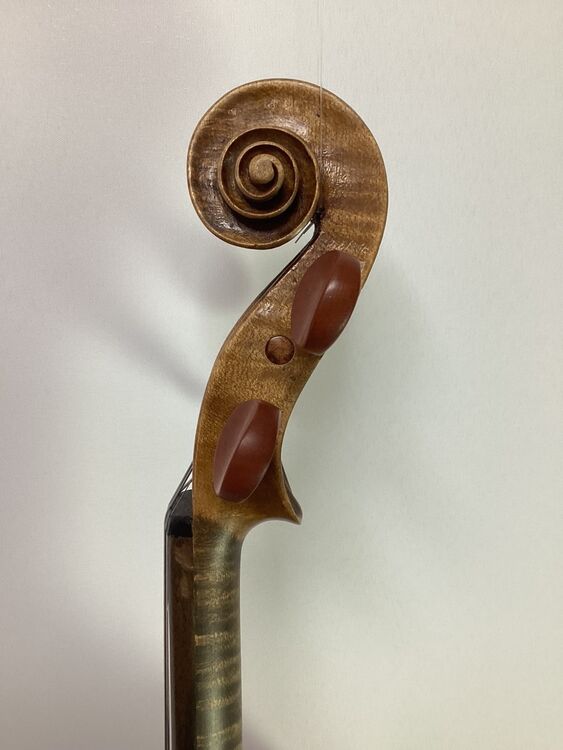 R31 German Maggini copy scroll side