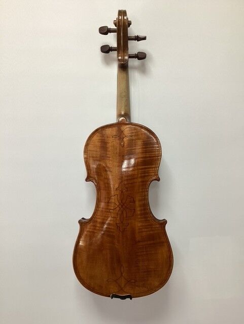 R32 French Fleur de Lys