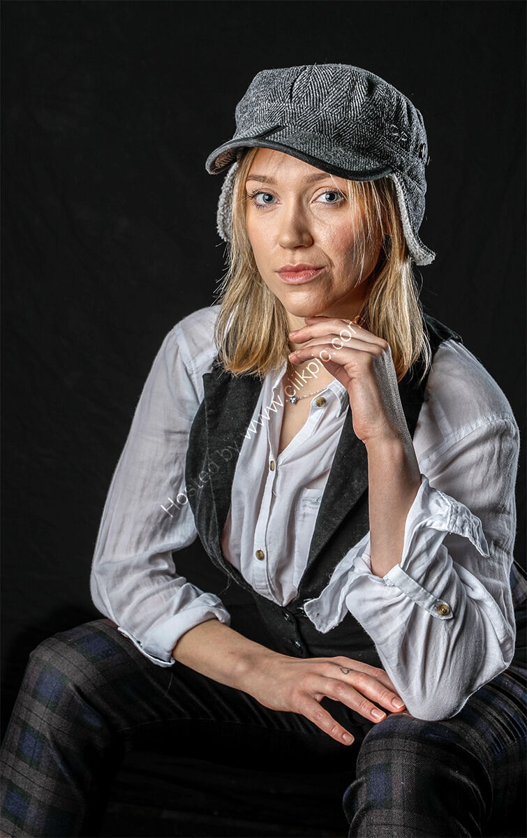 Emily, urchin - H/C -