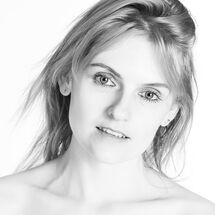 Holly portrait  - H/C -