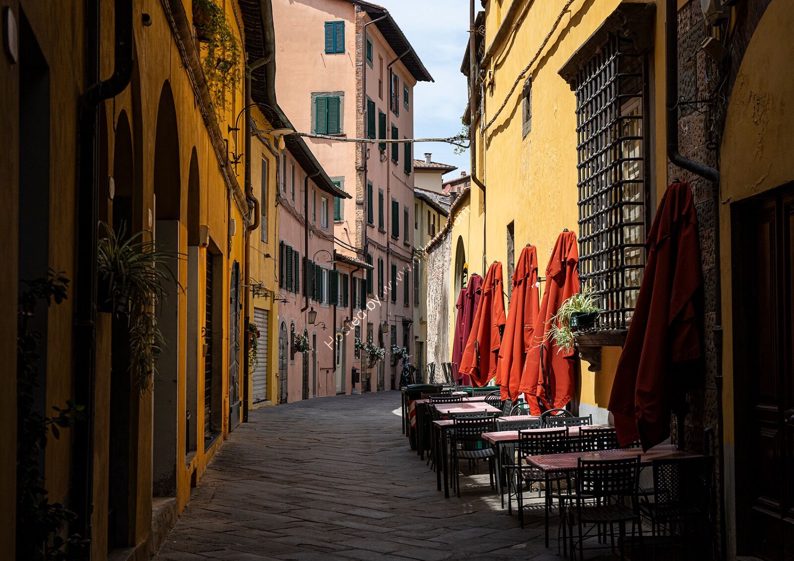 Phil Thomas Backstreets of Lucca