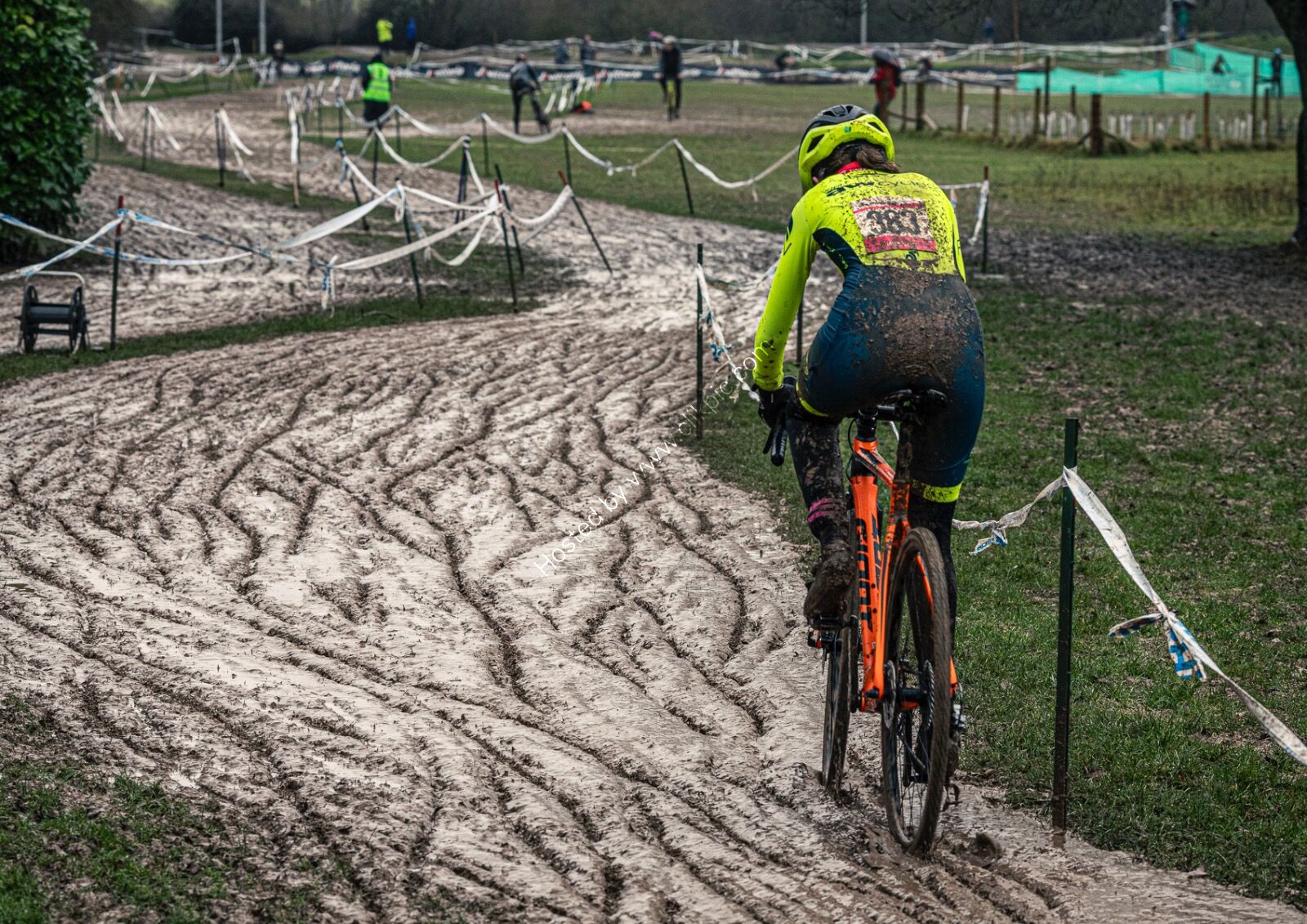 Muddy tracks - 1st Place -