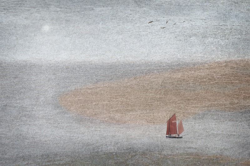 12 Stephen Jones Red Sails