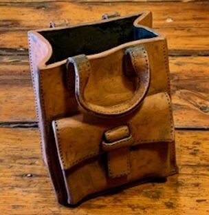 IOANNA NAMINTRAPORN – Leather Bag