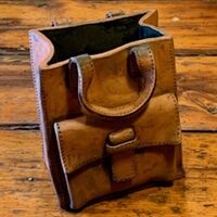 IOANNA NAMINTRAPORN – Leather Bag